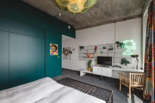 room-image