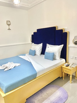 room-image