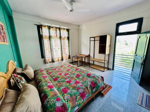 room-image