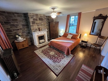 room-image
