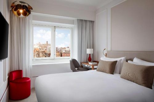 room-image