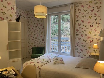 room-image