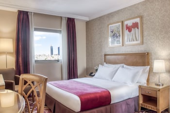 room-image