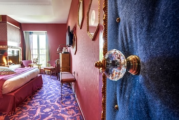 room-image