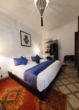 room-image