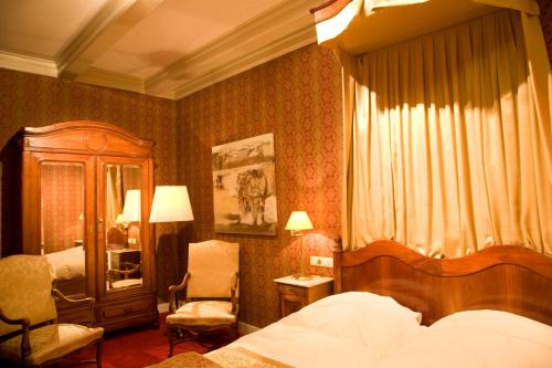 room-image