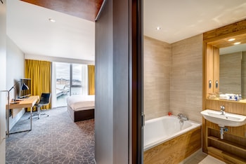 room-image