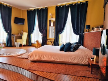 room-image