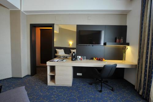 room-image