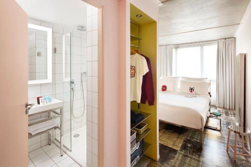 room-image