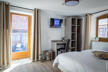 room-image