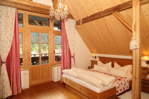 room-image