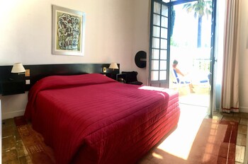 room-image