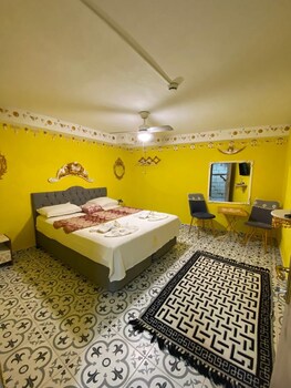 room-image