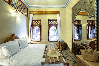 room-image