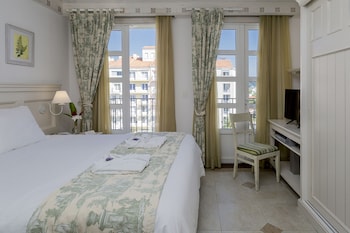 room-image
