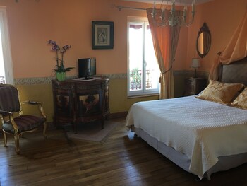 room-image