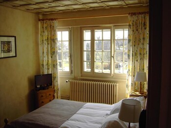 room-image