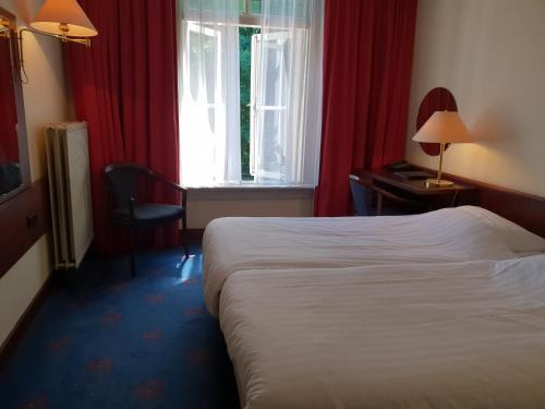 room-image