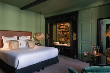 room-image