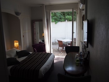 room-image
