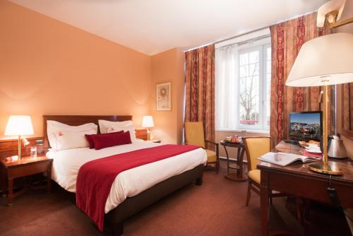 room-image