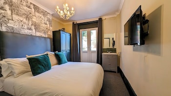 room-image