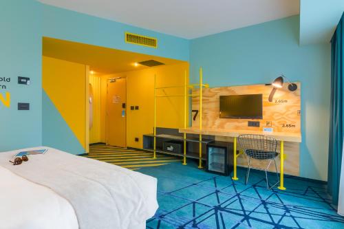 room-image