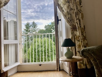 room-image