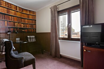 room-image