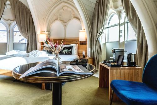 room-image