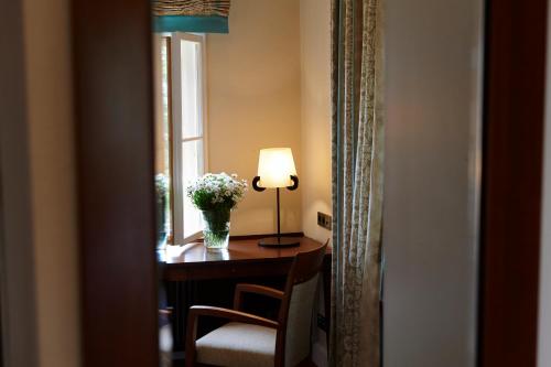 room-image