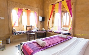 room-image