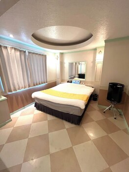 room-image