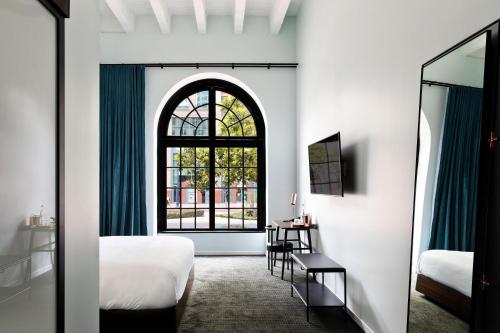 room-image