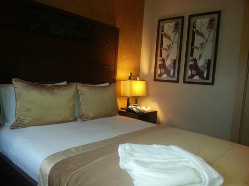 room-image