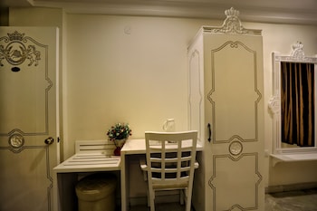 room-image