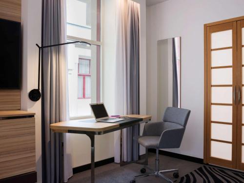 room-image