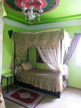 room-image