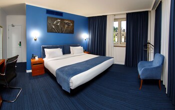 room-image