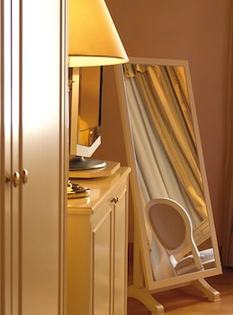 room-image