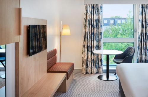 room-image