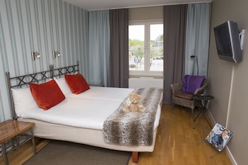 room-image