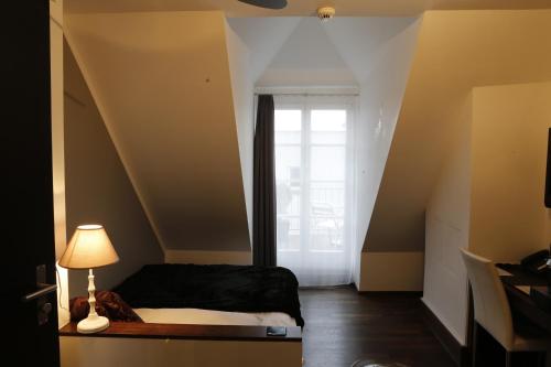 room-image