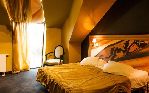 room-image