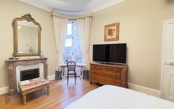 room-image