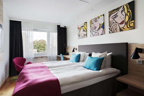 room-image