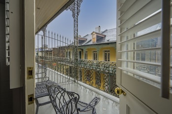 room-image