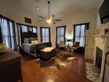 room-image