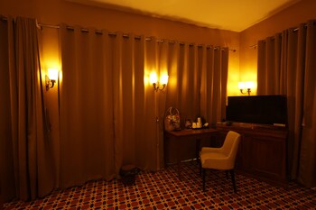 room-image